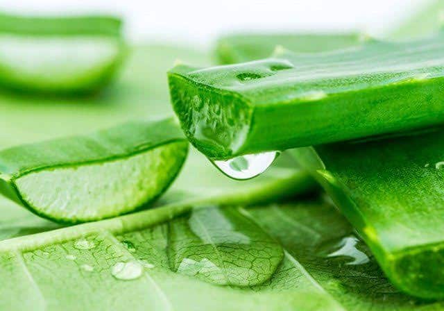 ಮನೆಯಲ್ಲಿ ನೈಸರ್ಗಿಕವಾಗಿ ತಲೆಹೊಟ್ಟು ತೊಡೆದುಹಾಕಲು ಸುಲಭ ಪರಿಹಾರಗಳು