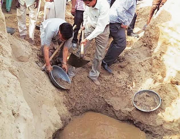 ಭಾರತದ ಪವಿತ್ರ ಮತ್ತು ಪ್ರಾಚೀನ ನದಿಗಳಲ್ಲಿ ಒಂದೆಂದು ಪರಿಗಣಿಸಲ್ಪಟ್ಟ ನದಿ ಸರಸ್ವತಿ 2 ಭಾರತದ ಪವಿತ್ರ ಮತ್ತು ಪ್ರಾಚೀನ ನದಿಗಳಲ್ಲಿ ಒಂದೆಂದು ಪರಿಗಣಿಸಲ್ಪಟ್ಟ ನದಿ ಸರಸ್ವತಿ