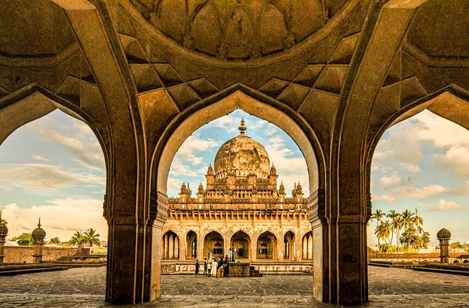 ವಿಜಯಪುರದಲ್ಲಿ ಚಾರಿತ್ರಿಕ ಮಹತ್ವದ ಅನೇಕ ಸಂಗತಿಗಳು ಇದೆ 1 ವಿಜಯಪುರ