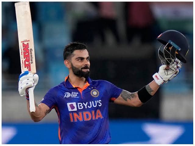 ರಾಹುಲ್ ದ್ರಾವಿಡ್ ಅವರನ್ನು ಹಿಂದಿಕ್ಕಿದ ವಿರಾಟ್ 1 ರಾಹುಲ್ ದ್ರಾವಿಡ್ ಅವರನ್ನು ಹಿಂದಿಕ್ಕಿದ ವಿರಾಟ್