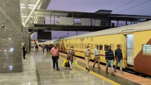 ರೈಲಿಗೆ ನಾಳೆ ಮೋದಿ ಚಾಲನೆ